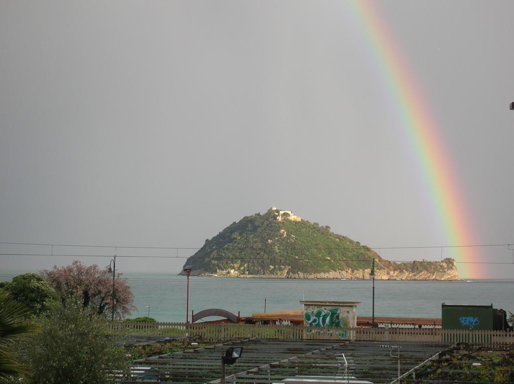 Camping Delfino Hotell Albenga Eksteriør bilde