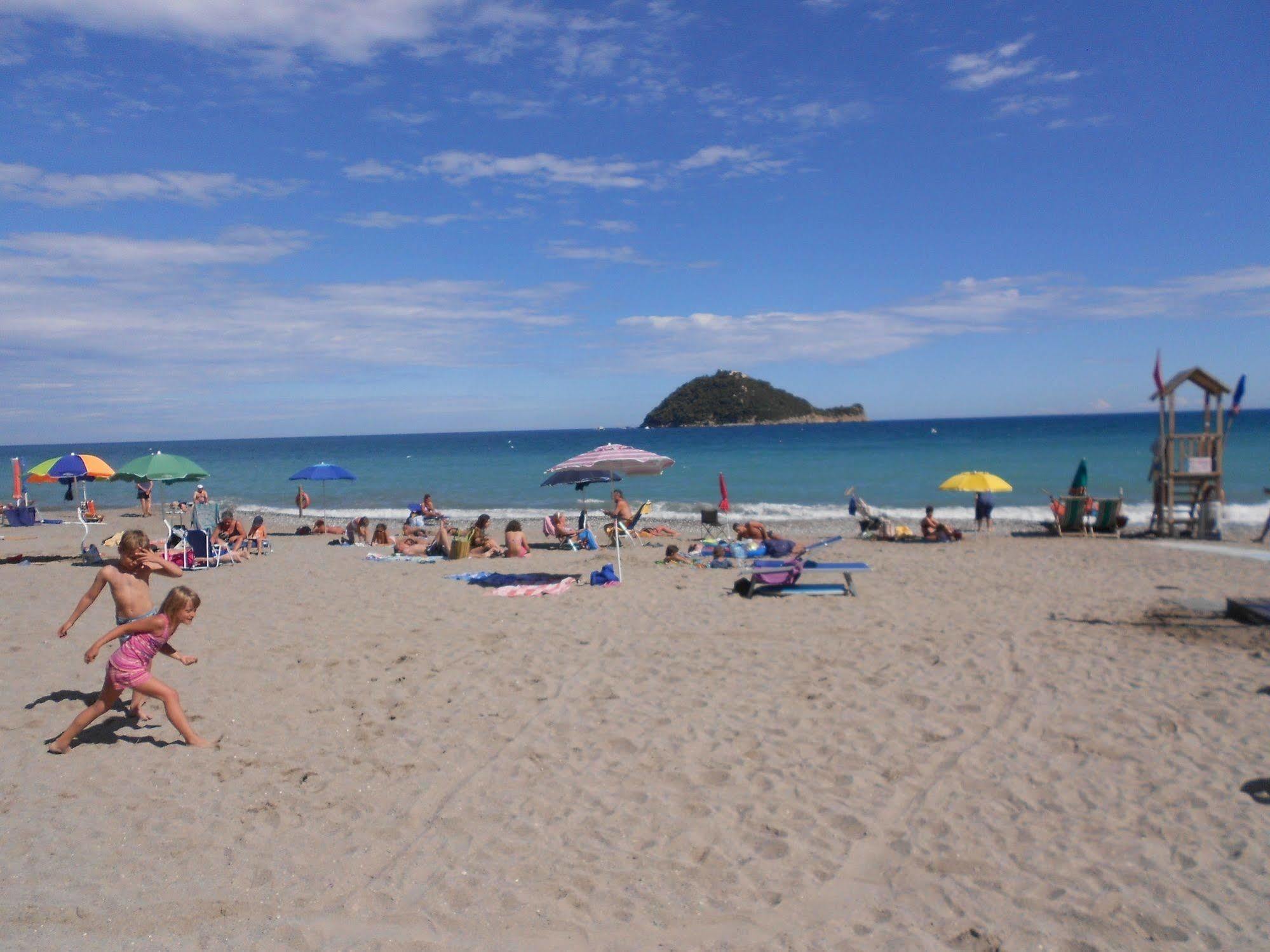 Camping Delfino Albenga Eksteriør bilde